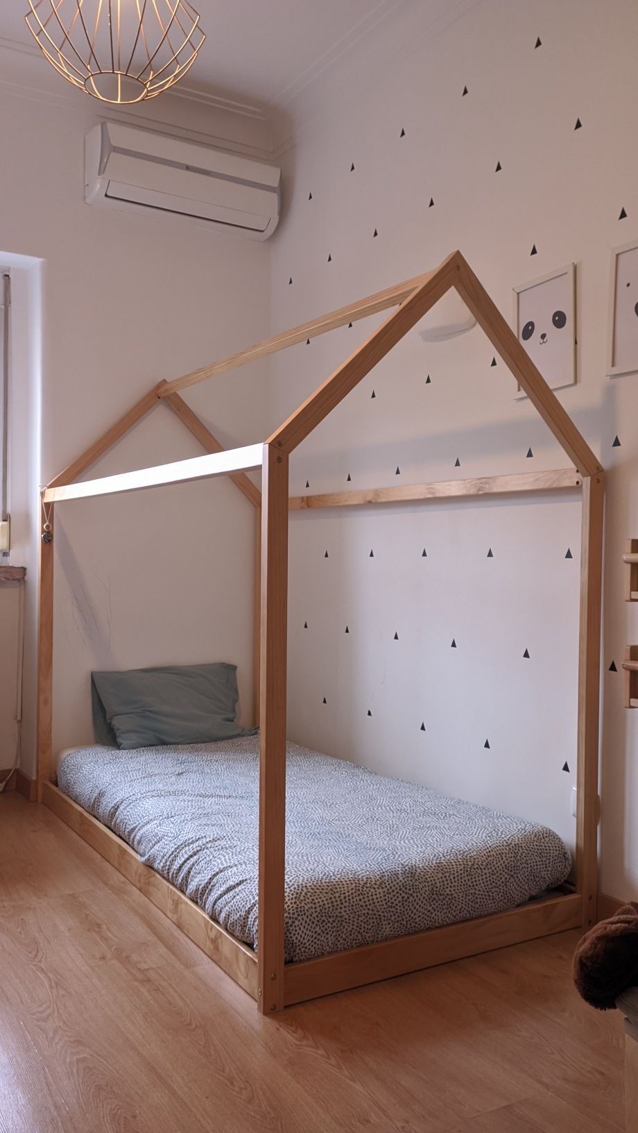 Cama de chão Montessori em madeira