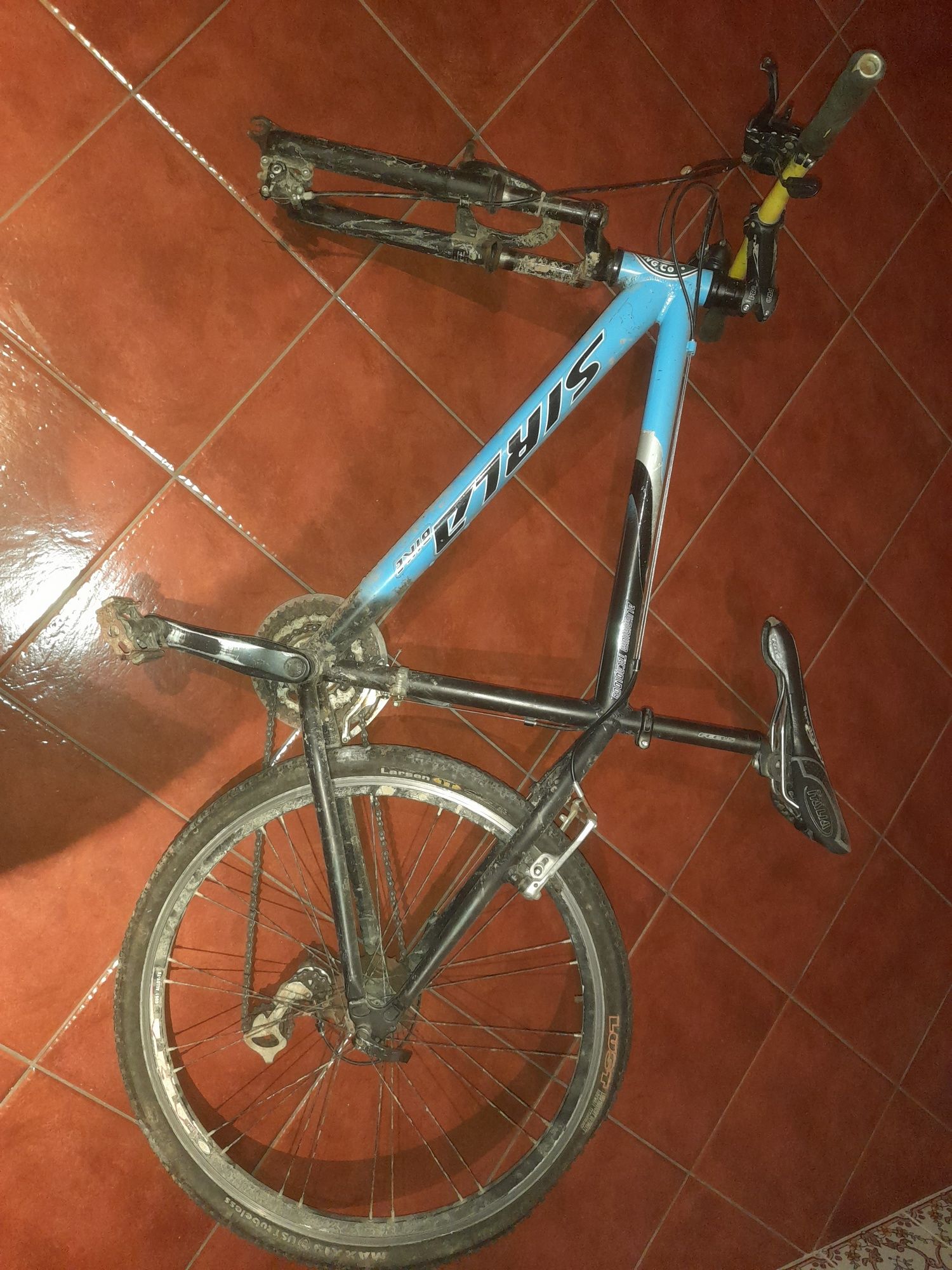 2 quadros de bicicleta