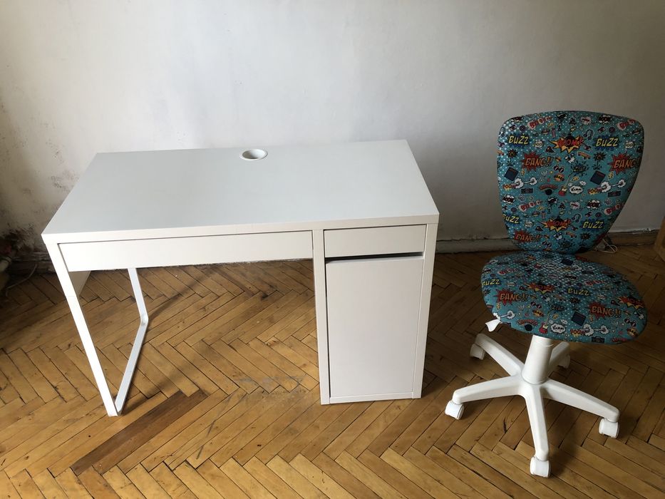 Стіл і крісло школяра