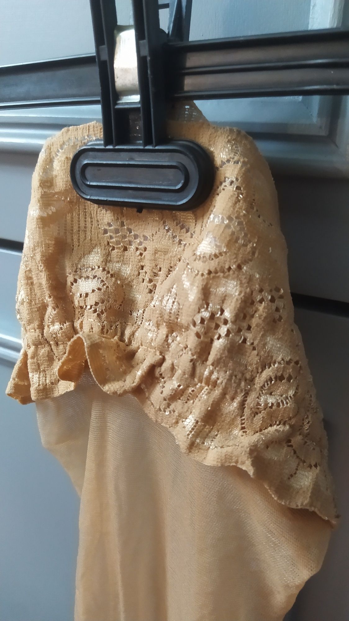 Ekskluzywne nowe złote cienkie pończoszki Calzedonia roz 4/5.