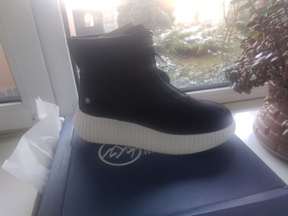 Якісні, фірмові чобітки