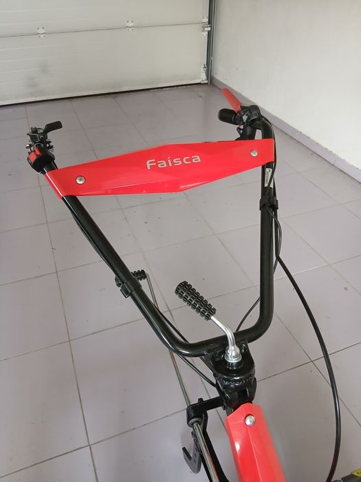 Moto agricultora marca faísca