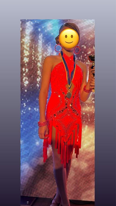 Продаємо бальну сукню