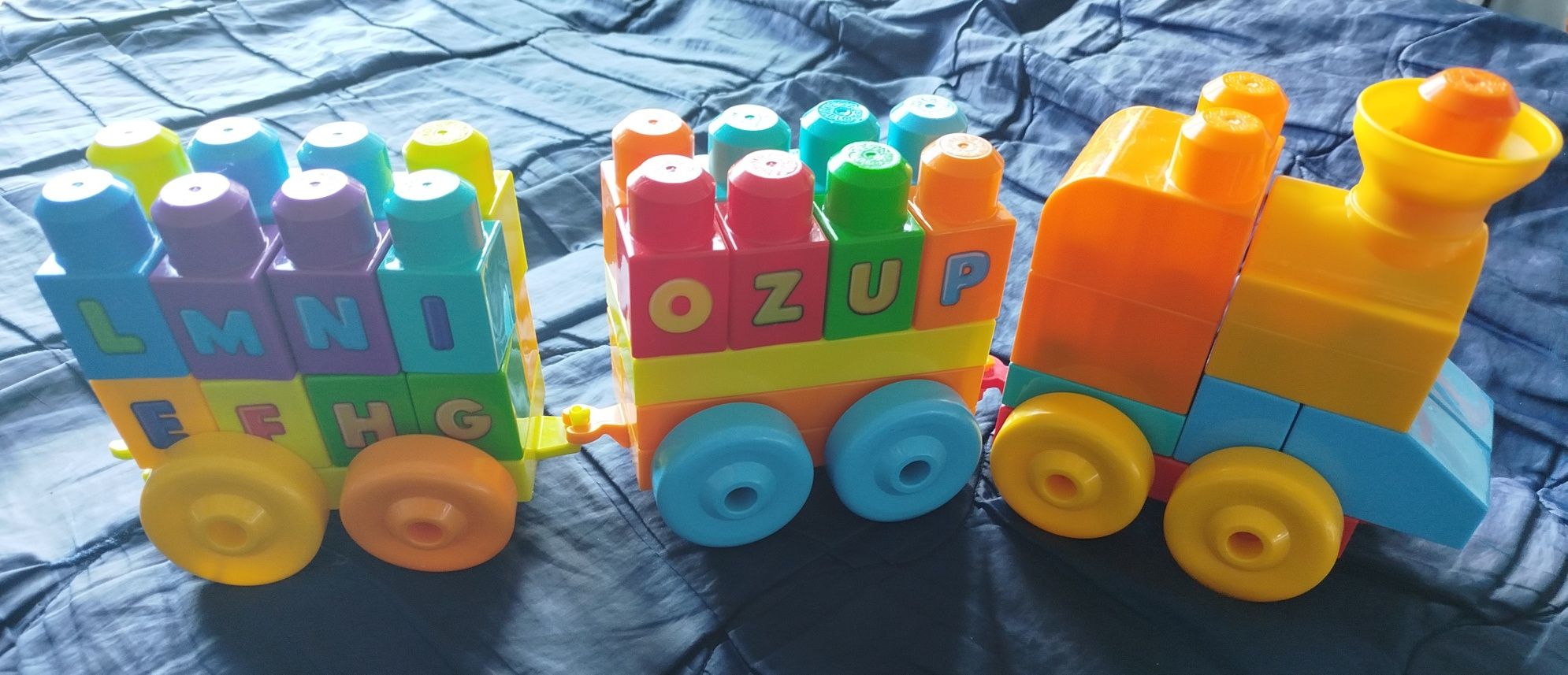 Pociąg z literkami. Klocki Mega Bloks