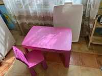 дитячій столік і два стільці
