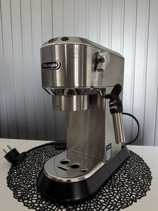 Delonghi kolbowy gratis młynek i kawa