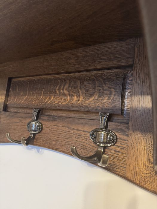 Wieszak dębowy na ścianę z połką