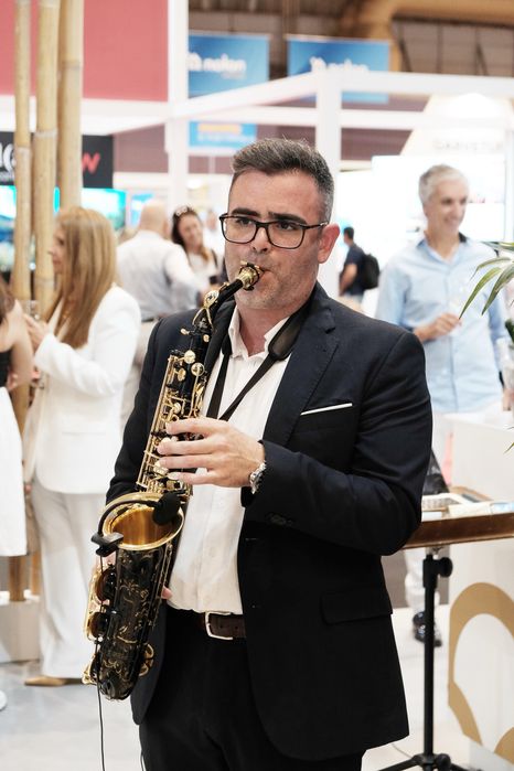 Andre Moises/ Saxofonista / Eventos /surpresa/catering/ aluguer de som