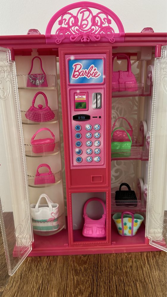 Barbie szafa na torebki stan bdb. Ruchome elementy