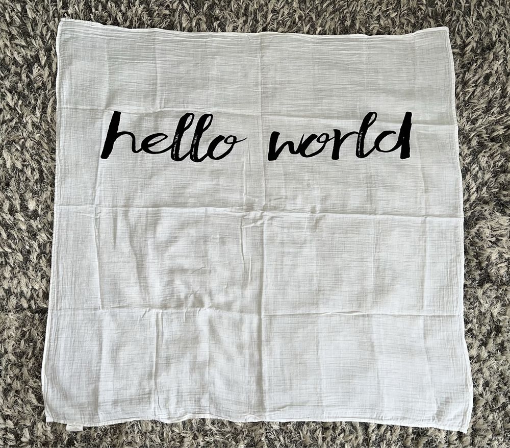 Пелюшка нова для перших фото малюка hello world