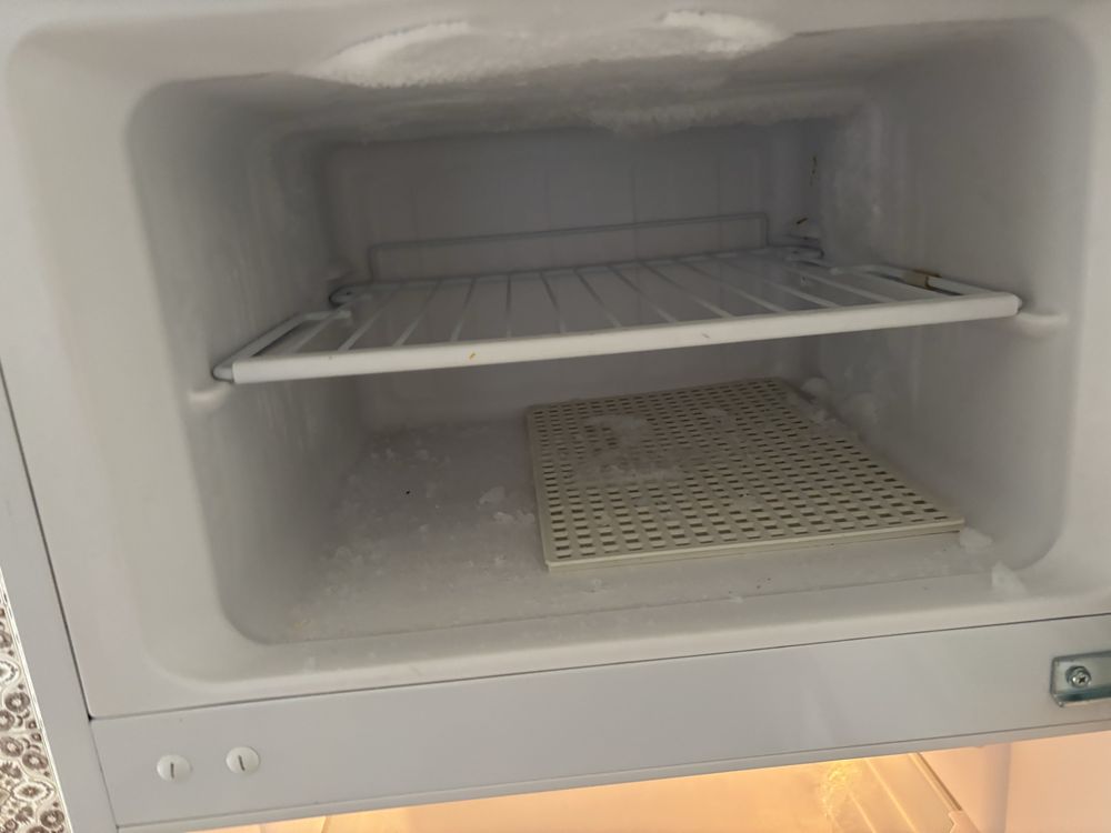 Frigorífico com Congelador