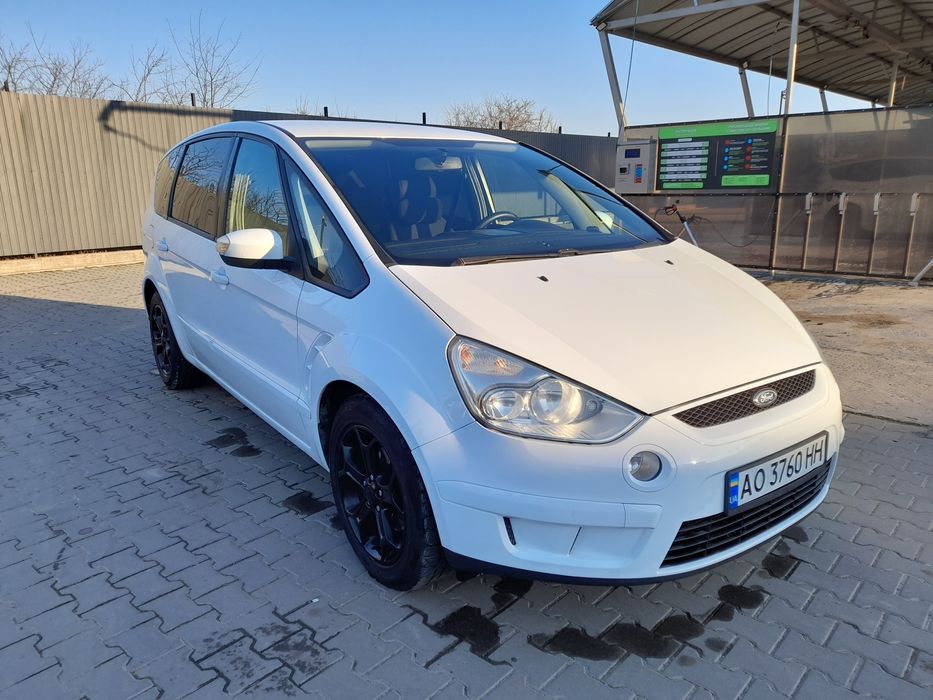 В продажі Ford S-MAX