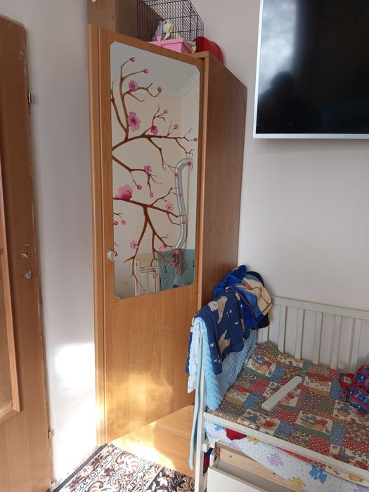 Шафа для одягу на вішачки