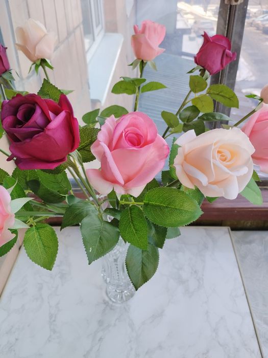 Неймовірно гарні силіконові троянди.