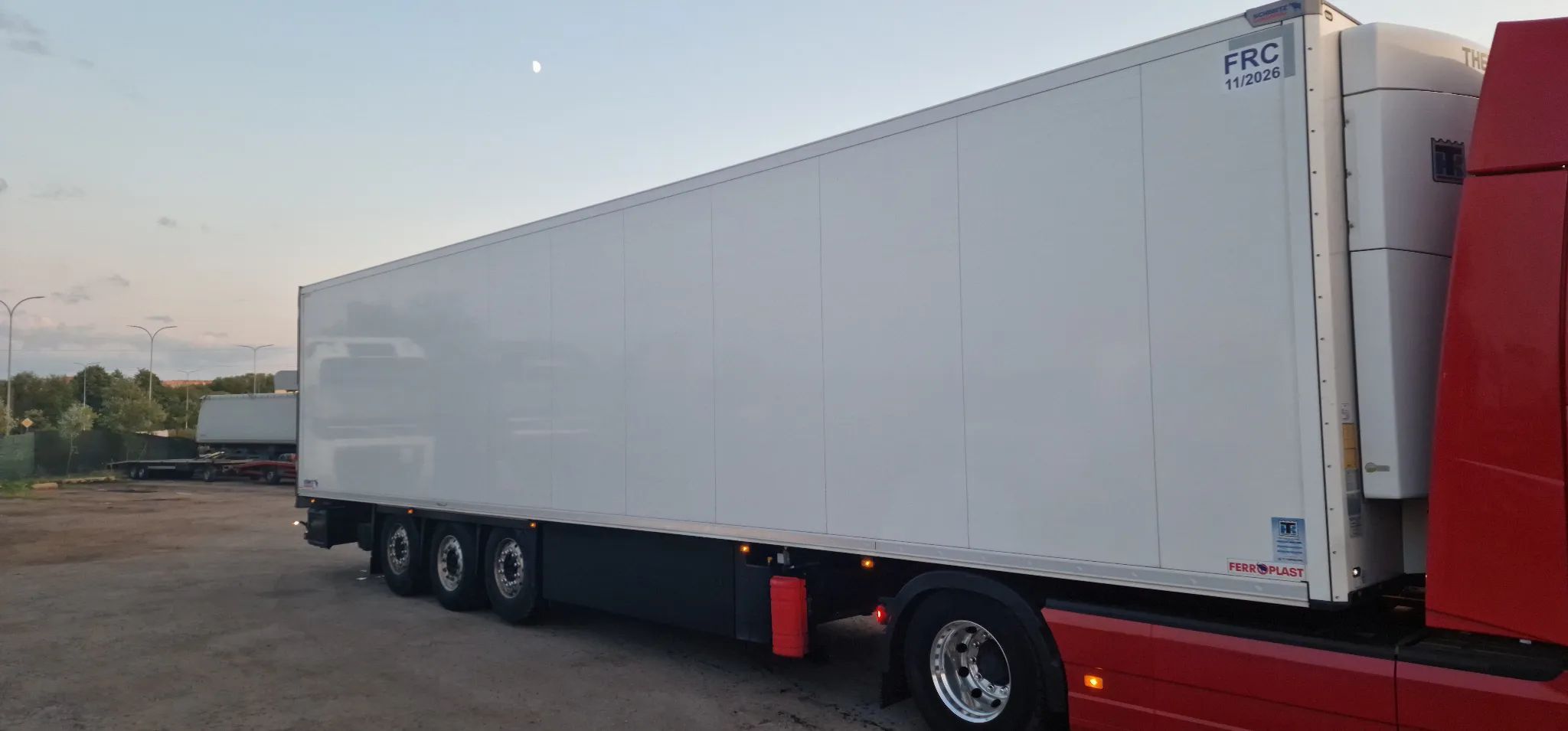 Schmitz Cargobull SCB*S3B  Bardzo mały przebieg km/mth niestandartowe wyposażenie,stan b.dobry