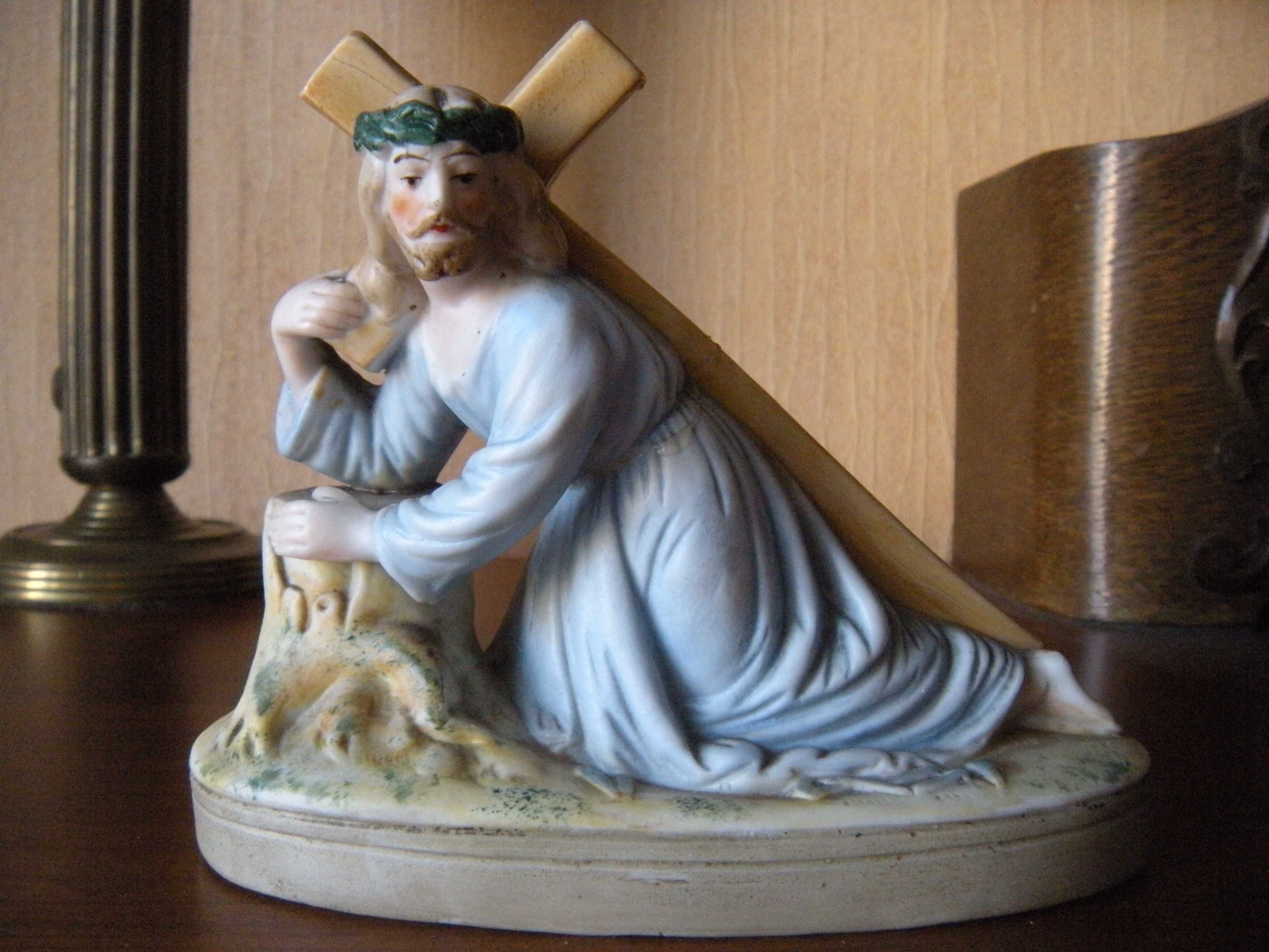 stara figurka Jezus Chrystus krzyż porcelana biskwit