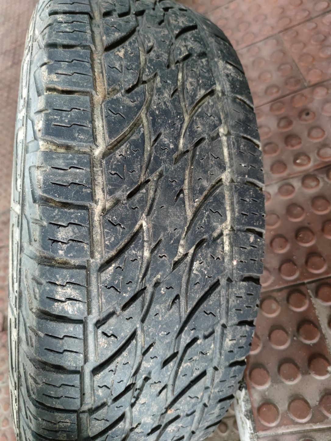 Vendo 4 jantes com pneus 245/70 R16
