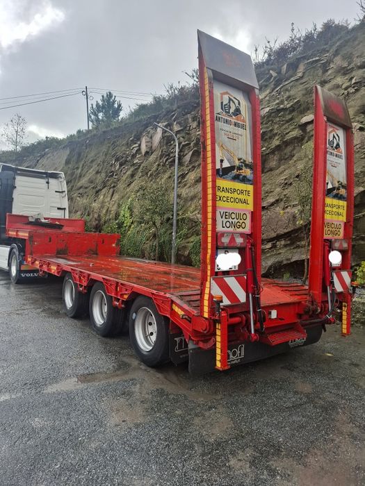 Semi-reboque porta máquinas