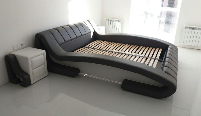 Стильне м‘яке двоспальне ліжко. Ліжко подіум.