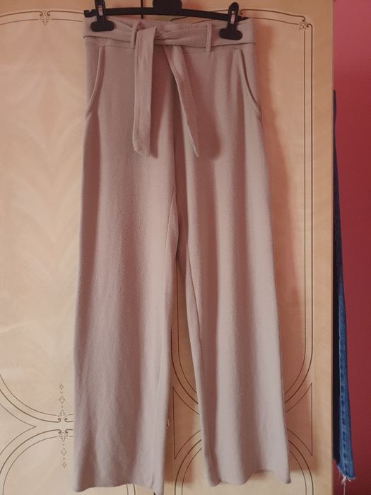 Актуальні трикотажні штани з пояском