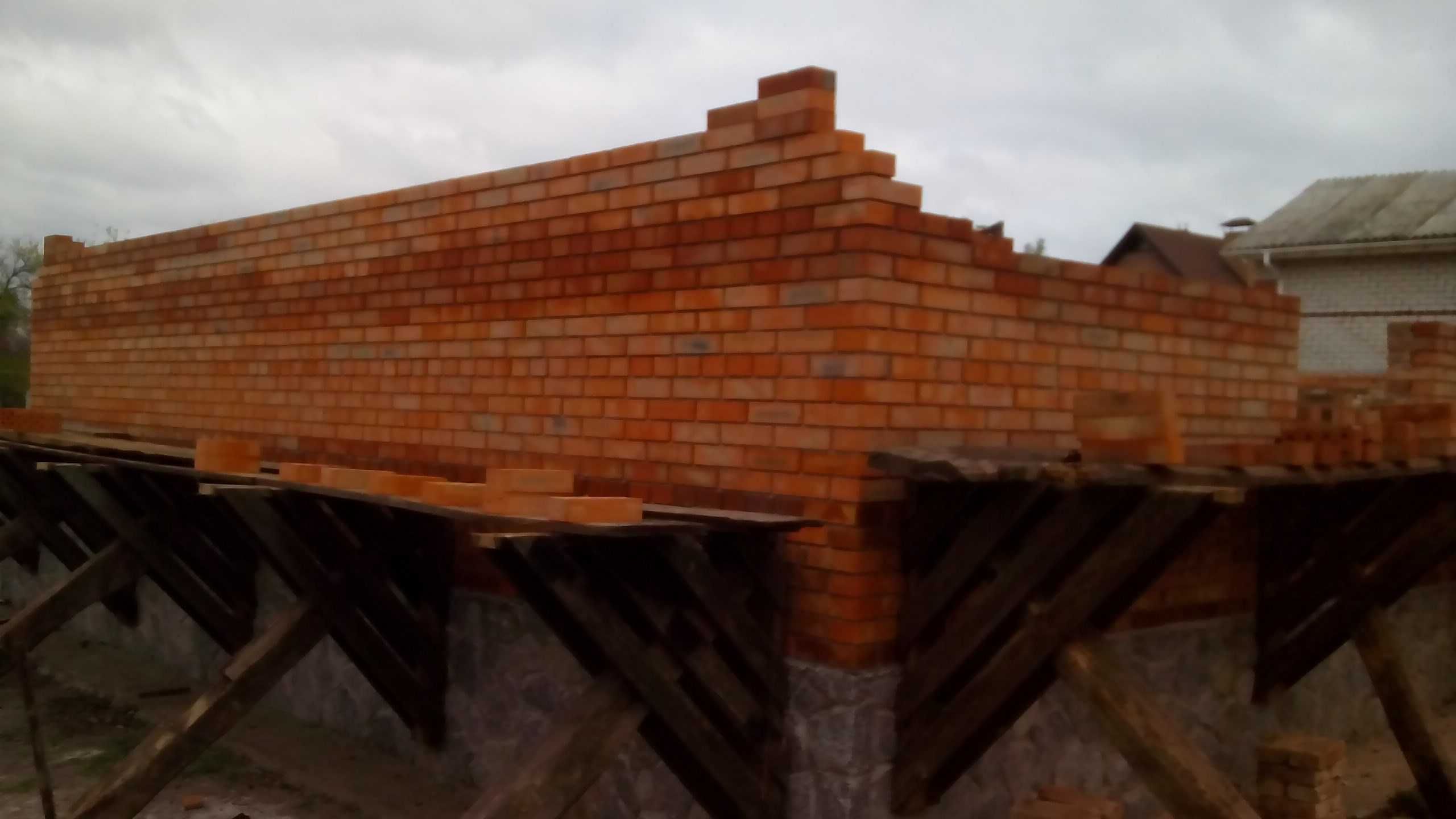 Кровля,кирпичная кладка,тротуарка и тд.