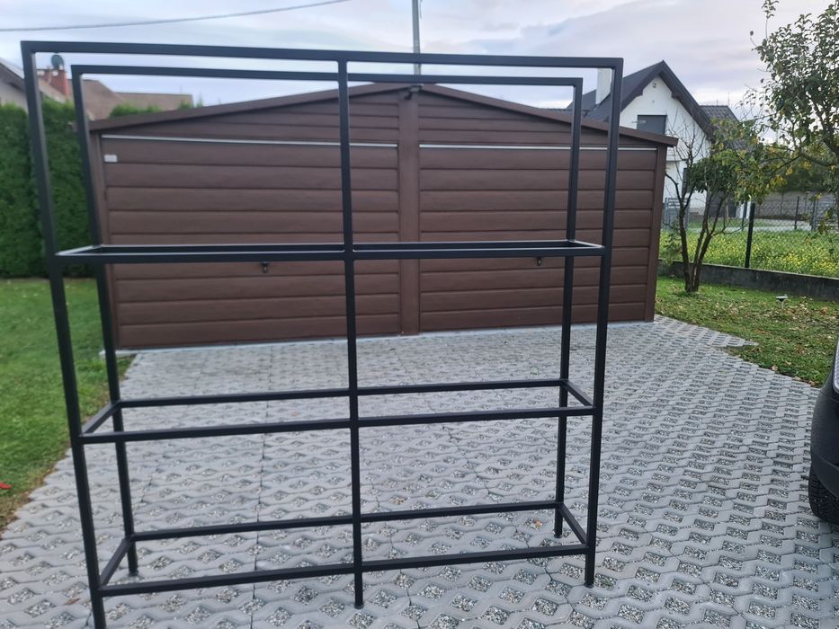 Stojaki na drewno do kominka i regały