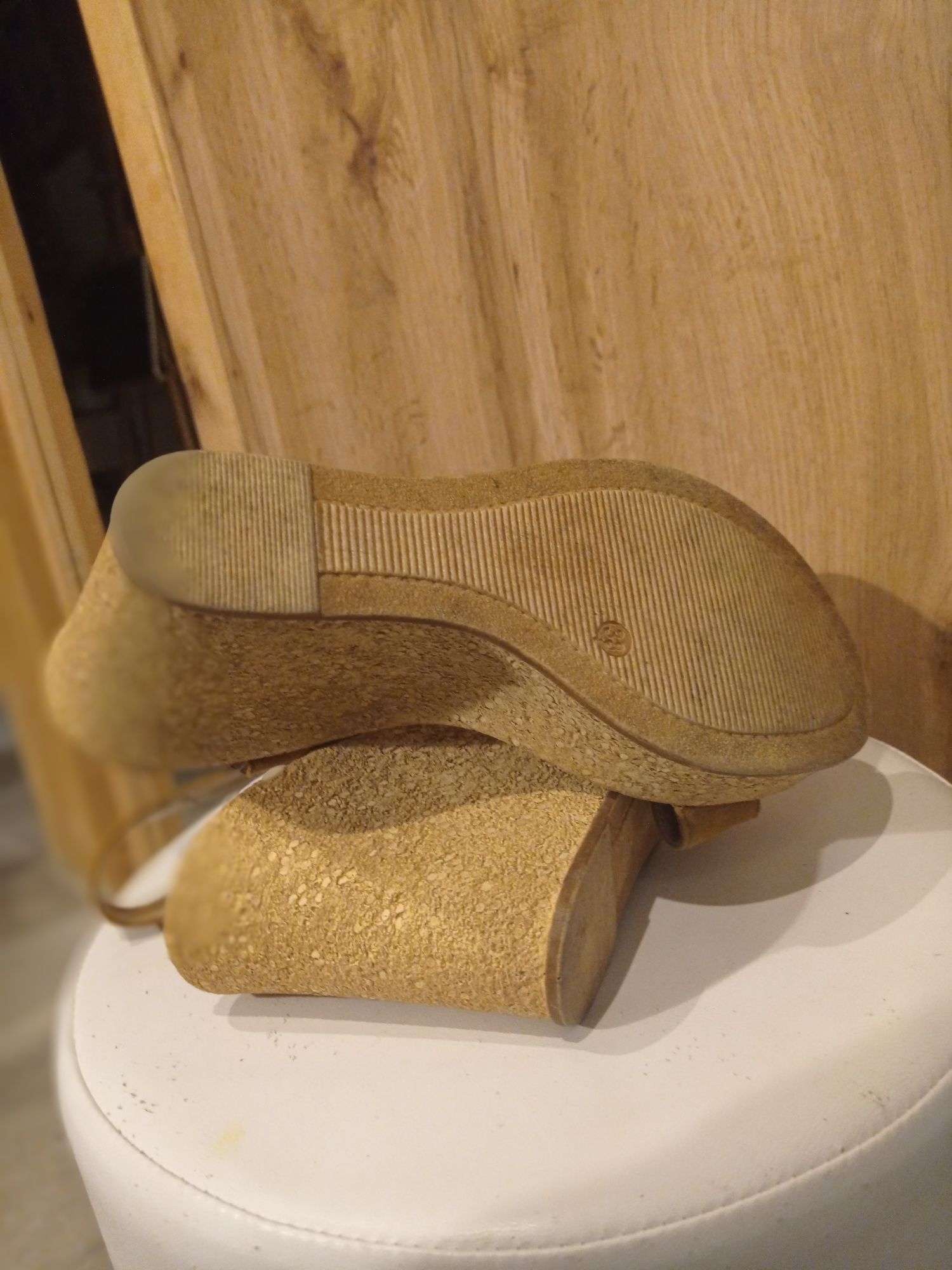 Sandałki na koturnie Lasocki, rozm 38