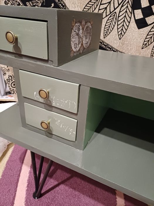 Swiezo odrestaurowana szafka