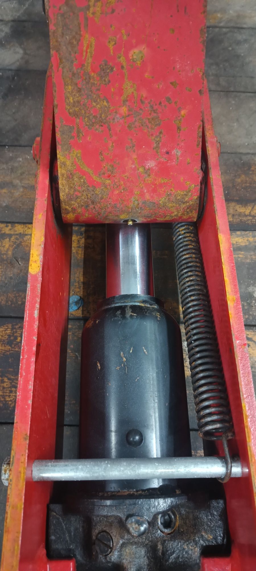 Podnośnik hydrauliczny warsztatowy 10 T Żaba.Dlugi