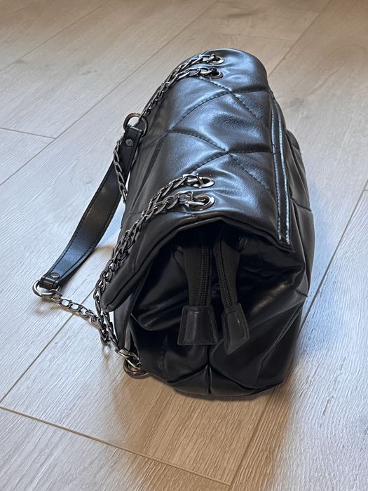 Жіноча сумочка з ланцюжком