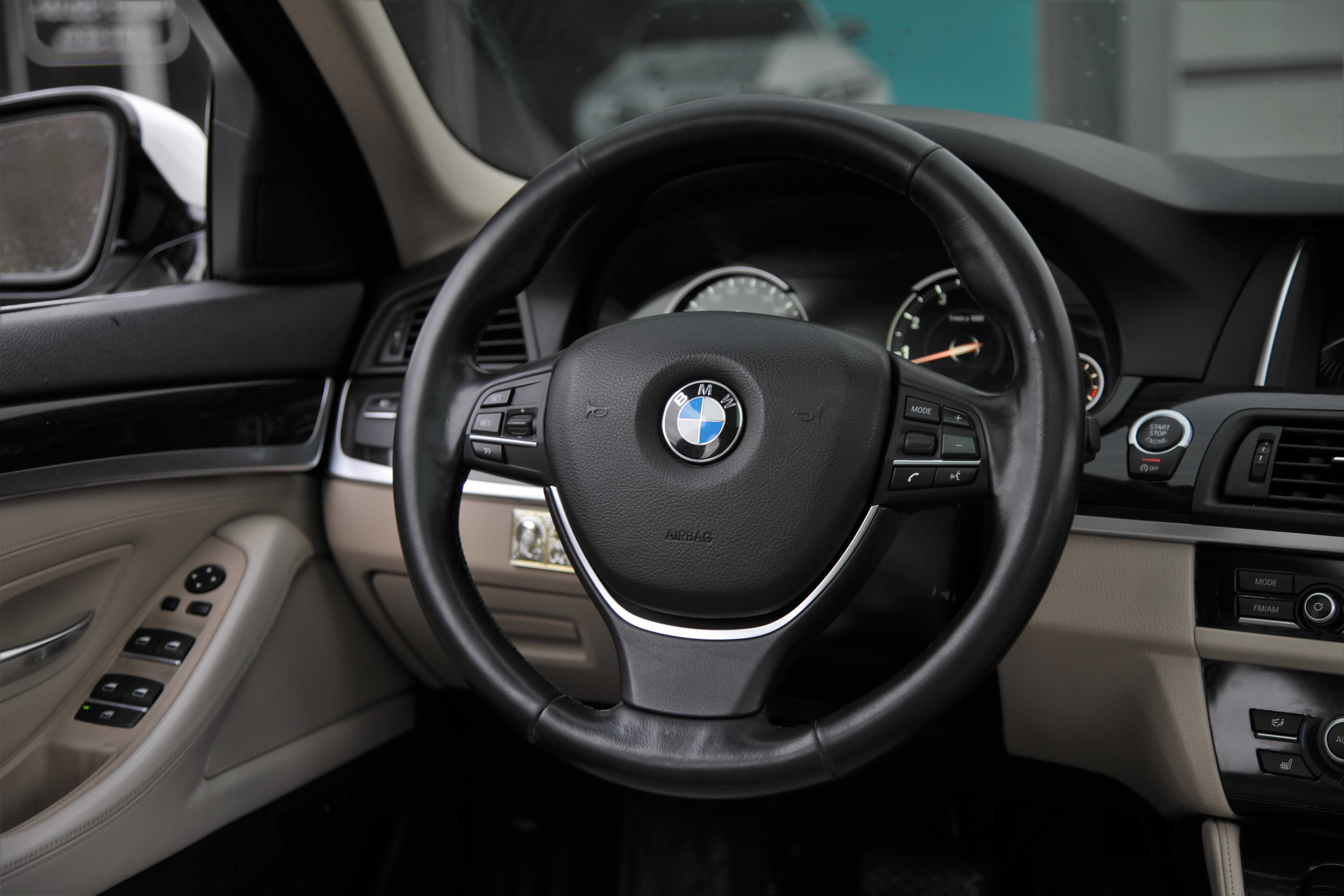 BMW 528i 2013 року