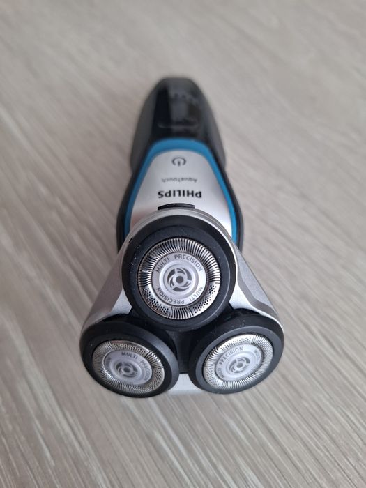 Maszynka do golenia elektryczna Philips AquaTouch, bezprzewodowa