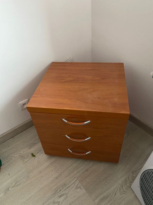 Mesinha de cabeceira