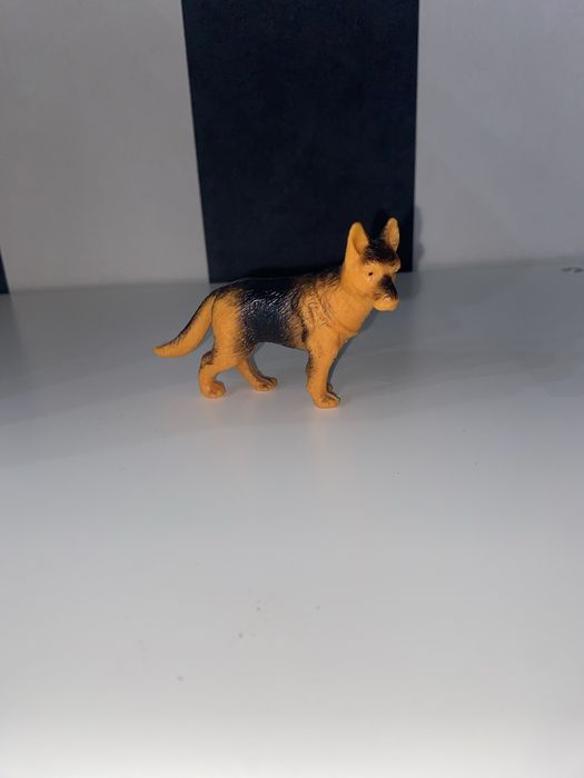 Figurka psa owczarka niemieckiego