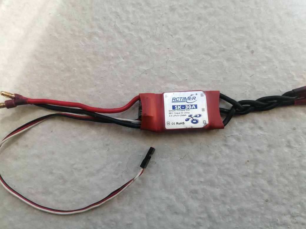 Motor trifásico e esc