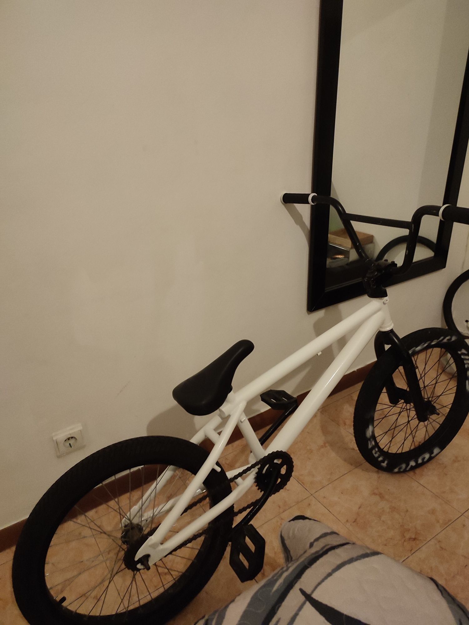 BMX Branca  bom estado
