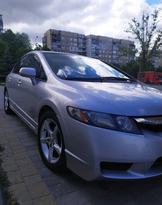 1,8 Хонда Civic 4D LX   америка. Власник 10 років сервіс чеки є.