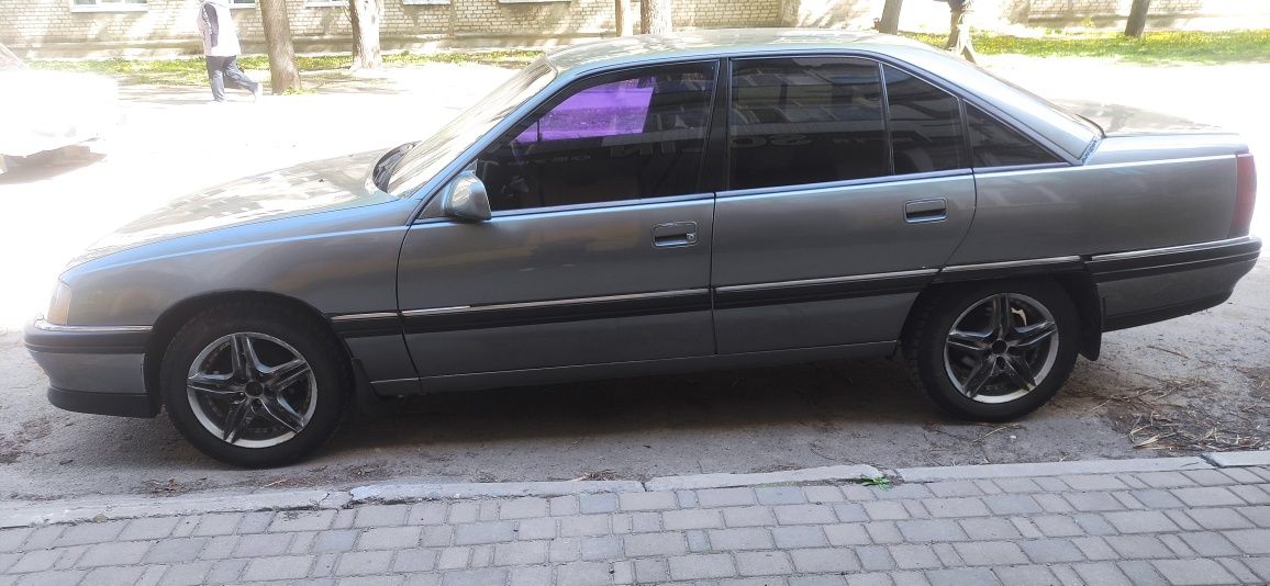 Продам машину Opel Omega