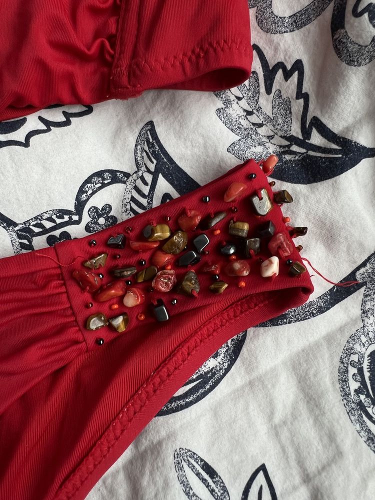Czerwony dwuczęściowy strój kąpielowy Calzedonia ze zdobieniami