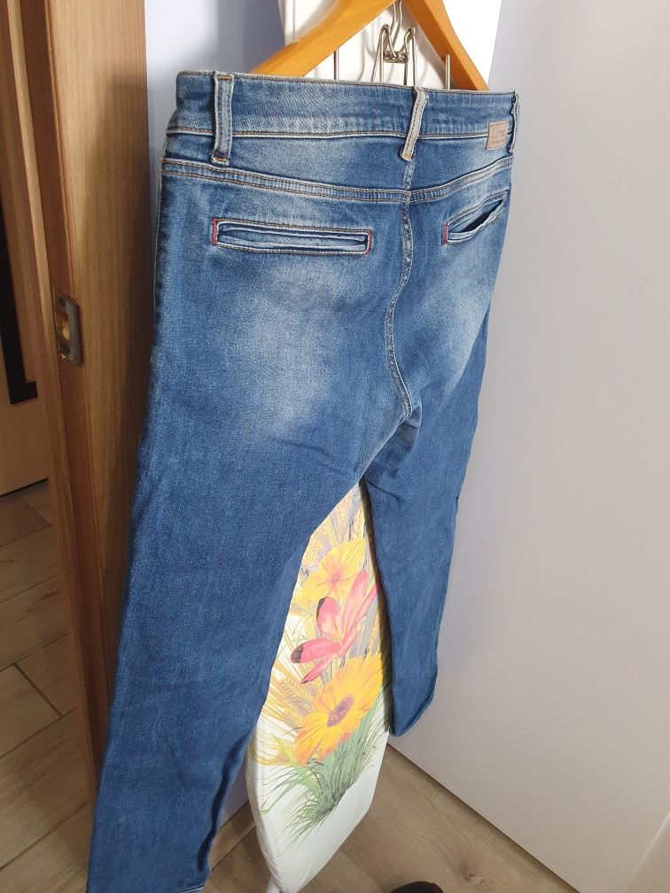 Продам  стильные джинсы