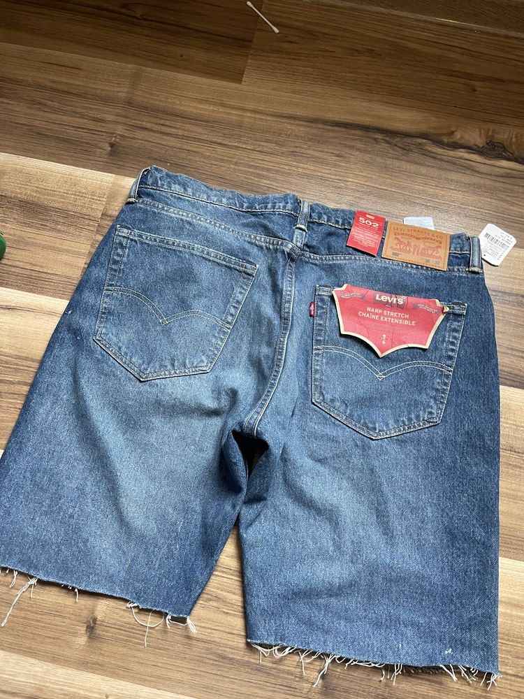 Продам нові шорти levis