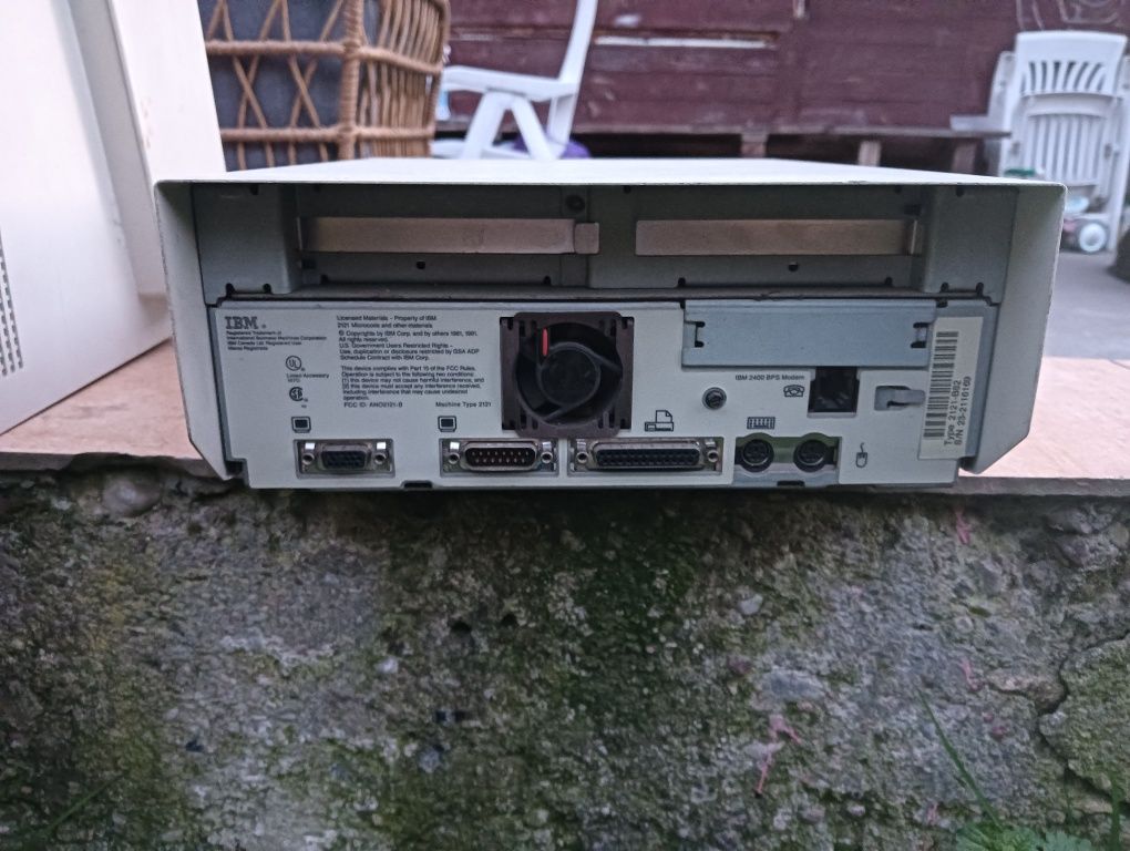 Stary Komputer IBM ps/1 z 1992 Roku