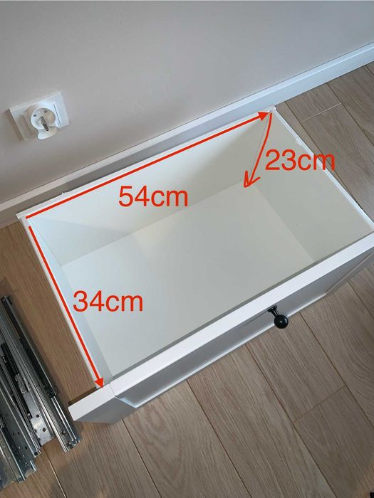 cztery Szuflady IKEA Besta z frontami Hanviken i uchwytami Bagganas