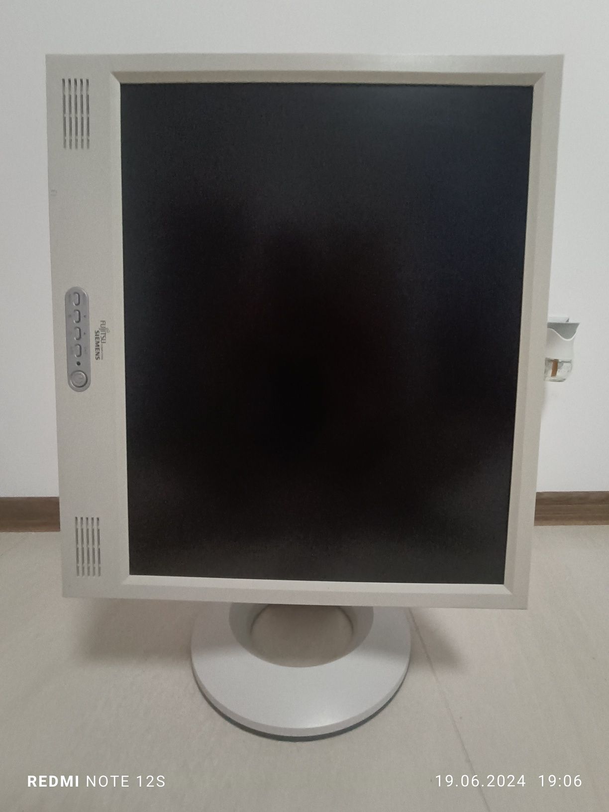 Monitor Fujitsu Siemens18"