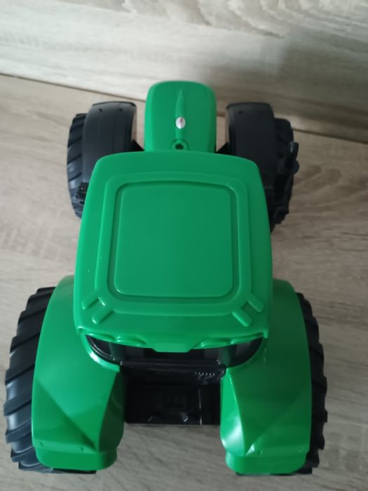 Traktor z dźwiękiem i światłem