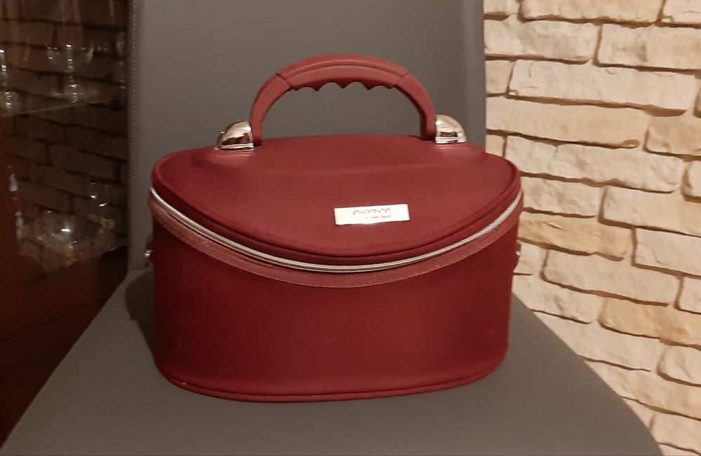 Kuferek kosmetyczka damska