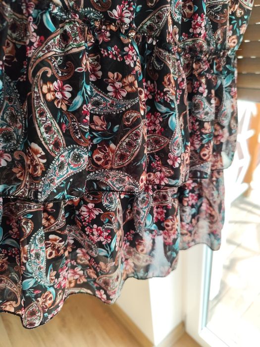 Sukienka letnia M/L ( zmysłowe  wiązanie na dekolcie)