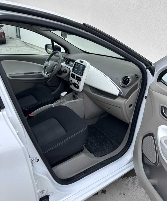 Оренда Nissan Leaf, Ranault Zoe