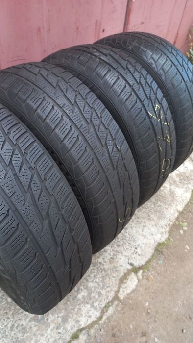 Шини зимові R16 215 70