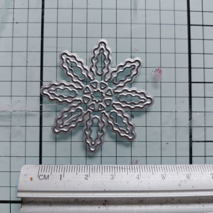 Scrapbooking wykrojnik Essentials Pearl Doily serwetka